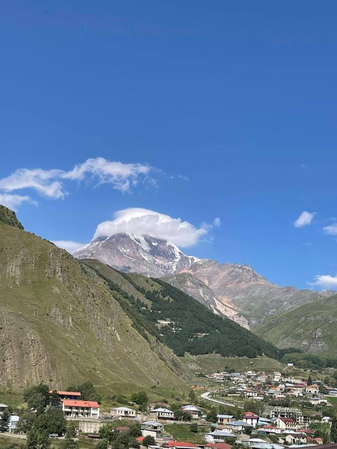 Soso Burduli'S Guesthouse Kazbegi Bagian luar foto