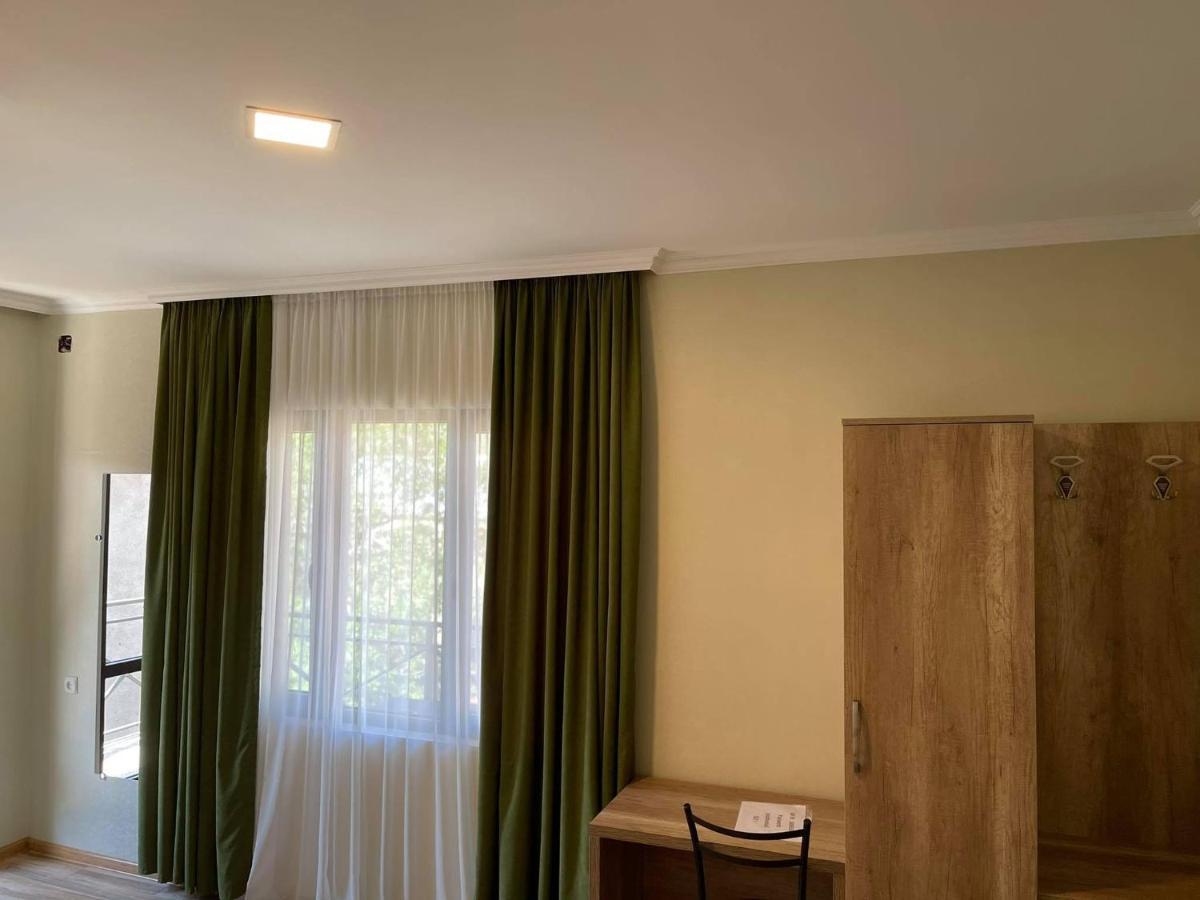 Soso Burduli'S Guesthouse Kazbegi Bagian luar foto