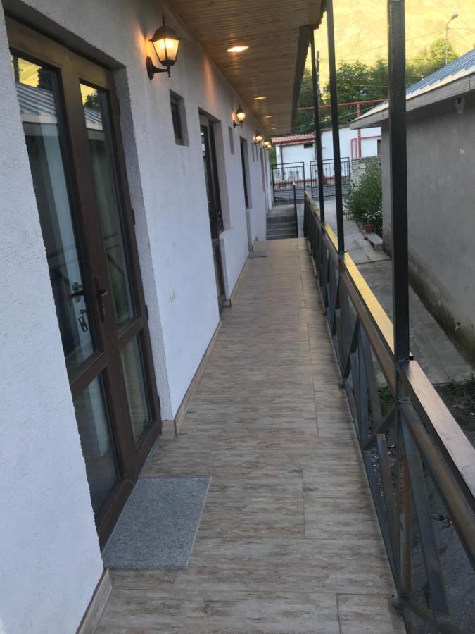 Soso Burduli'S Guesthouse Kazbegi Bagian luar foto