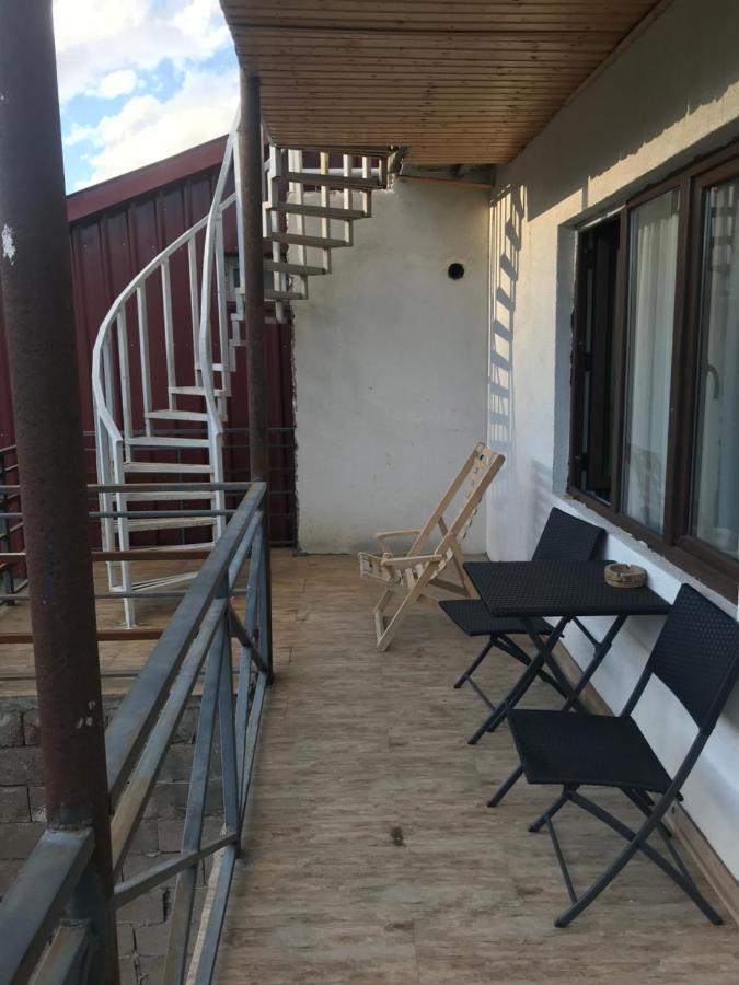 Soso Burduli'S Guesthouse Kazbegi Bagian luar foto
