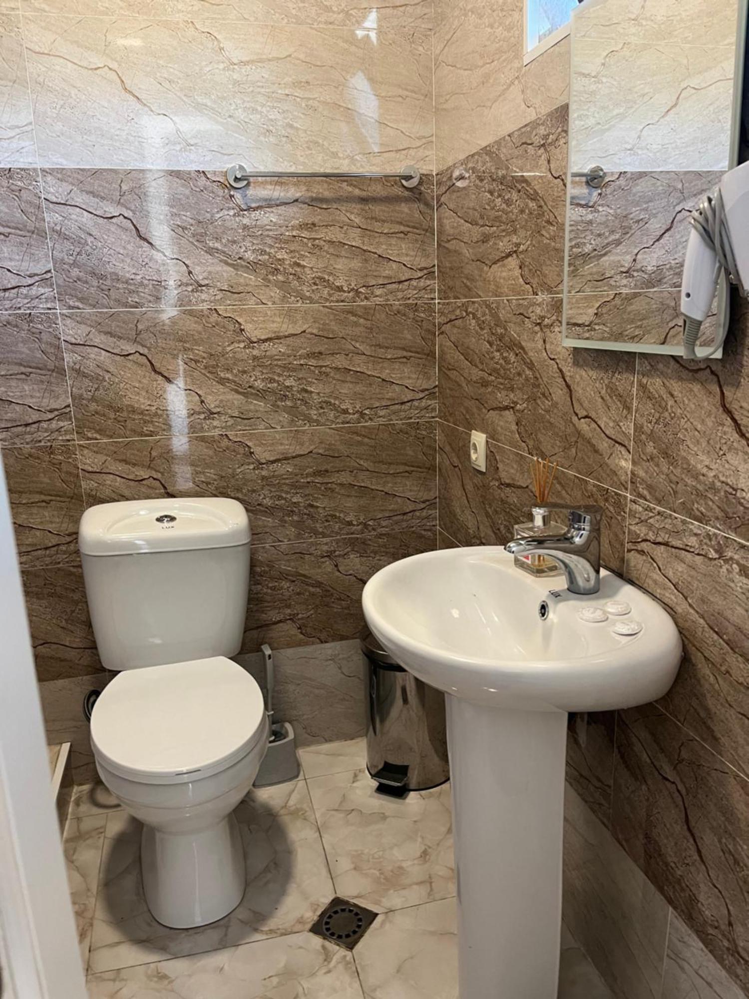 Soso Burduli'S Guesthouse Kazbegi Bagian luar foto
