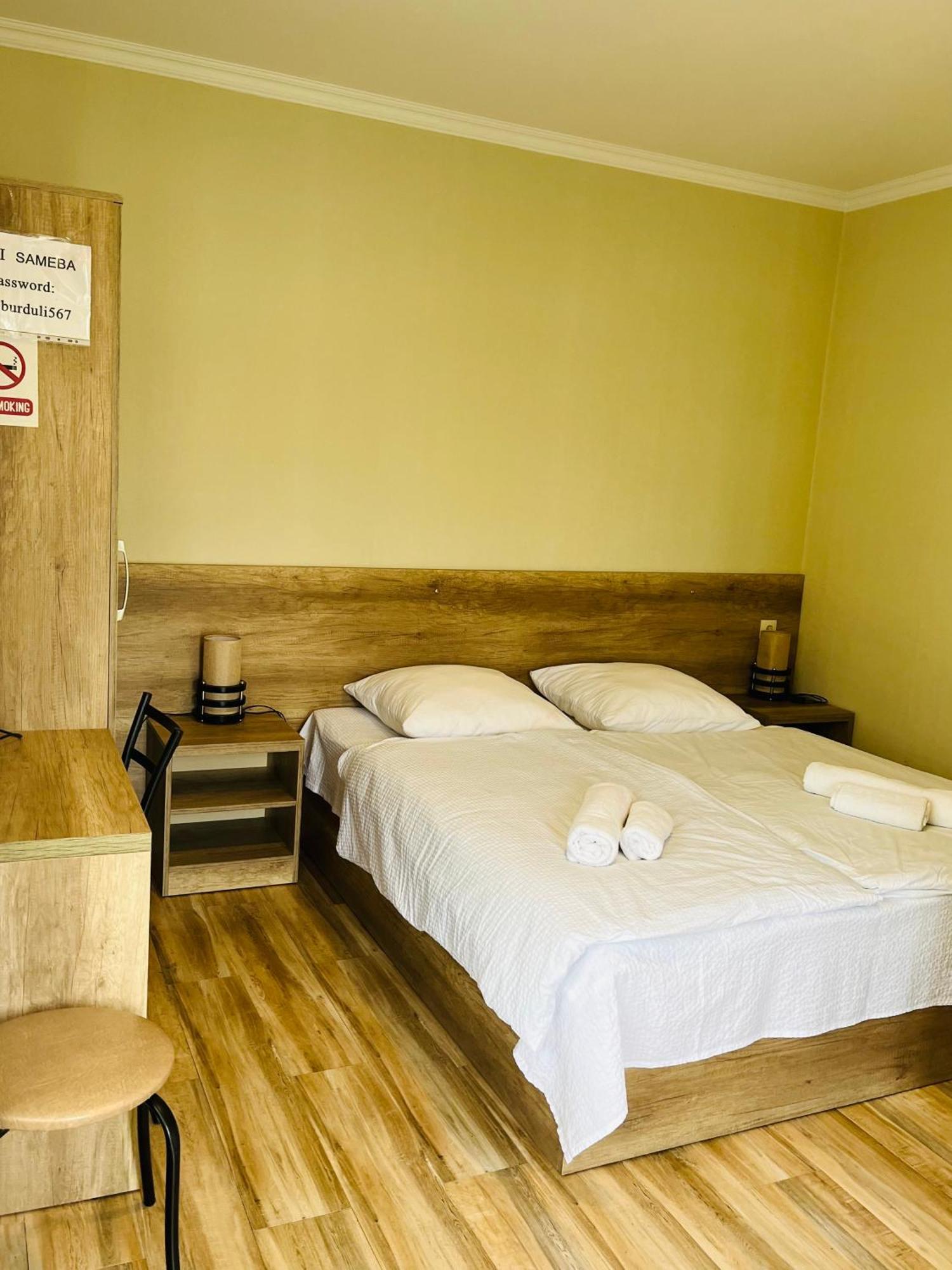 Soso Burduli'S Guesthouse Kazbegi Bagian luar foto