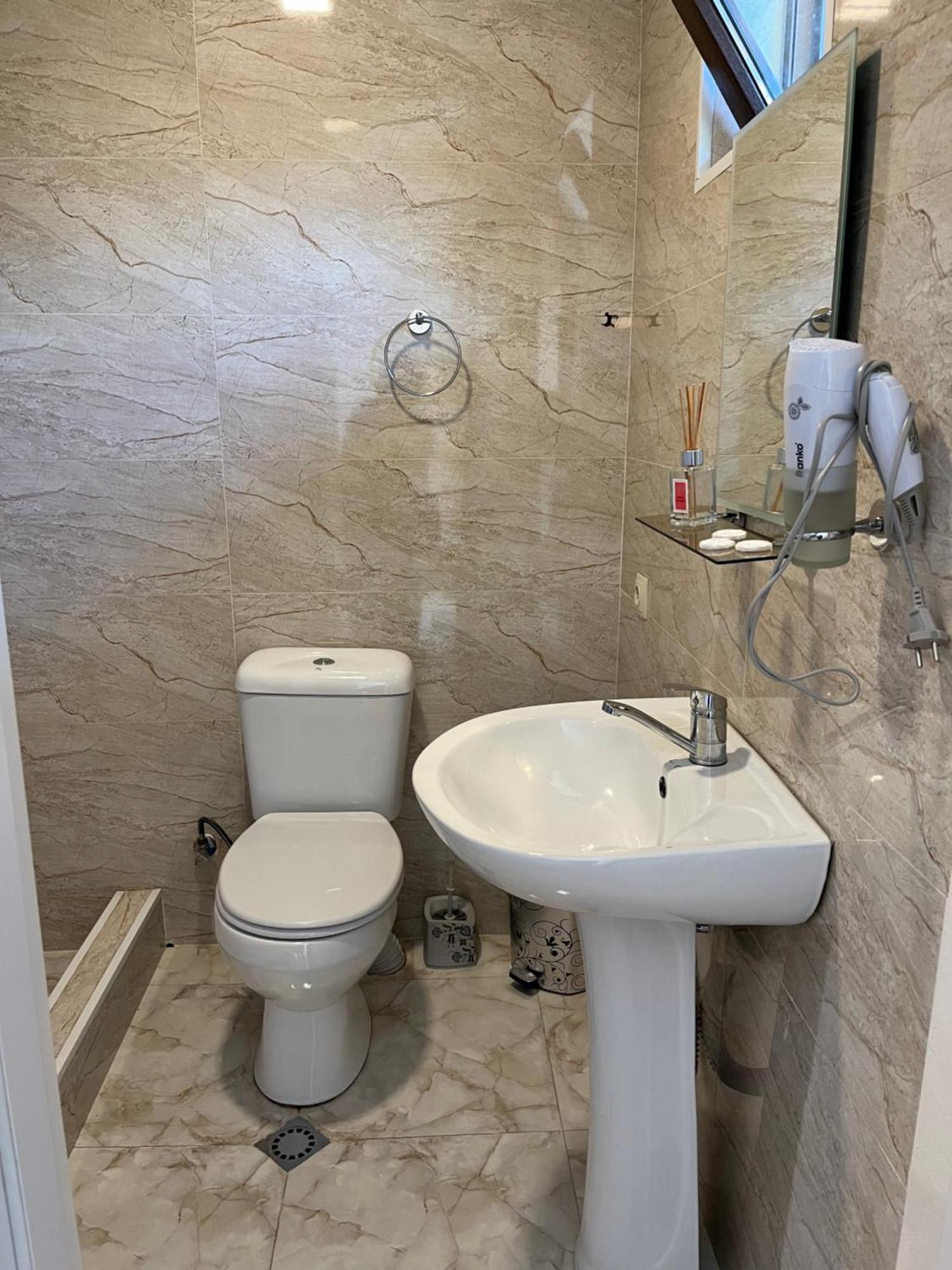 Soso Burduli'S Guesthouse Kazbegi Bagian luar foto