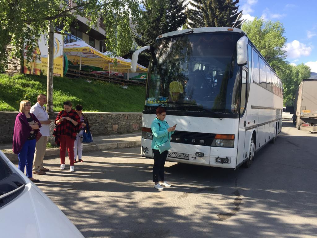 Soso Burduli'S Guesthouse Kazbegi Bagian luar foto