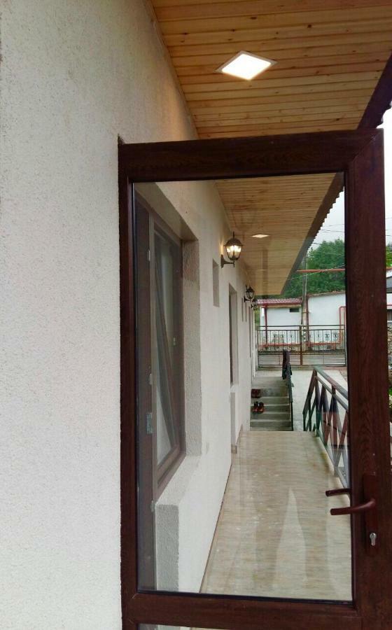 Soso Burduli'S Guesthouse Kazbegi Bagian luar foto